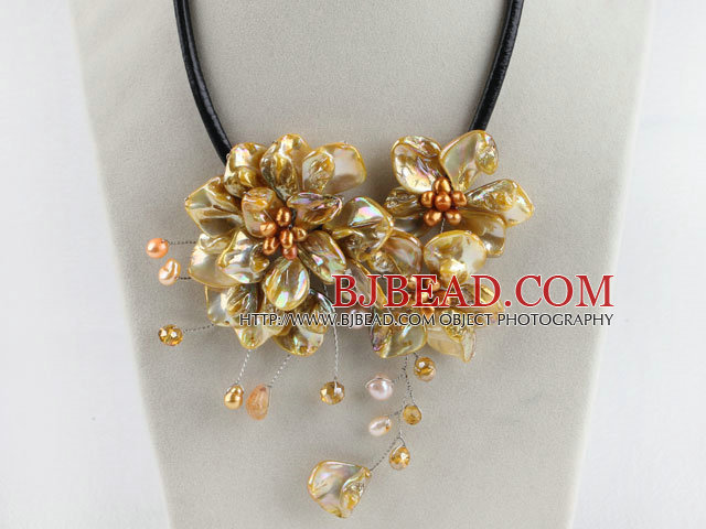 beautiful 17.7 inches gold pearl and shell flower necklace