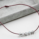 Simple Design Grigio FW Pearl Necklace con Brown Leather