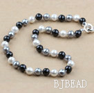 Clssic projeto redondo 1Omm Facetada Branco e Preto Seashell Beaded Necklace menos de 5 euros