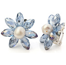 Fashion Natural White Ferskvandsperle og facetslebne Manmade Blue Crystal Flower Clip -On ørestikker