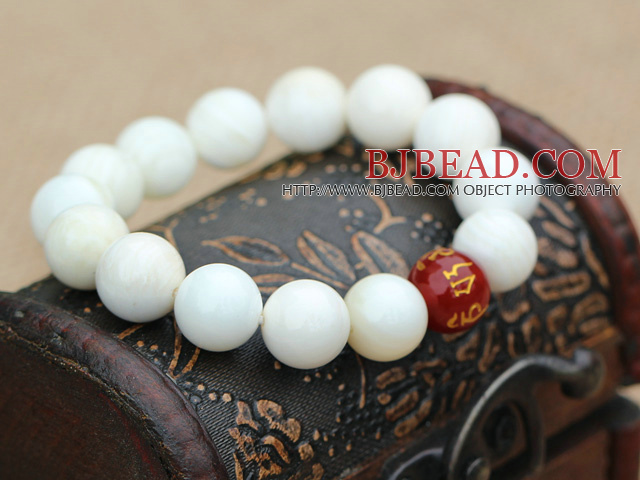 12mm White Sea Shell kralen Stretch Bangle Armband met zes tekens van Magic Charms Carneool kralen