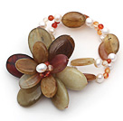 Witte Zoetwater Pearl en Carneool en drie gekleurde jade bloem armband onder de 10 euros