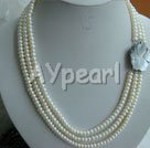 Handmade pearl necklace
