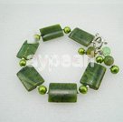 pearl and canadian jade bracelet under $ 5