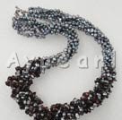 collar de perlas de la moda y el granate