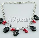 Collar de piedra de coral y negro