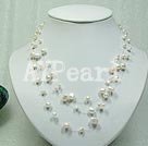 fashion pearl necklace