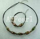 green piebald stone sets under $ 8