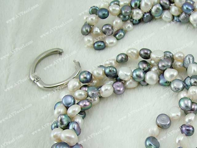 Handmade pearl necklace
