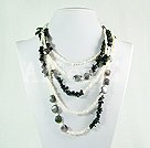 collar de perlas y piedras negro