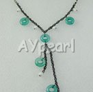 de piedra de porcelana y un collar de jade azul