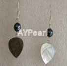 black lilp shell earring