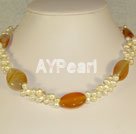 collana di perle e agata