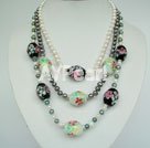 2-Color Pearl coloured glaze necklace