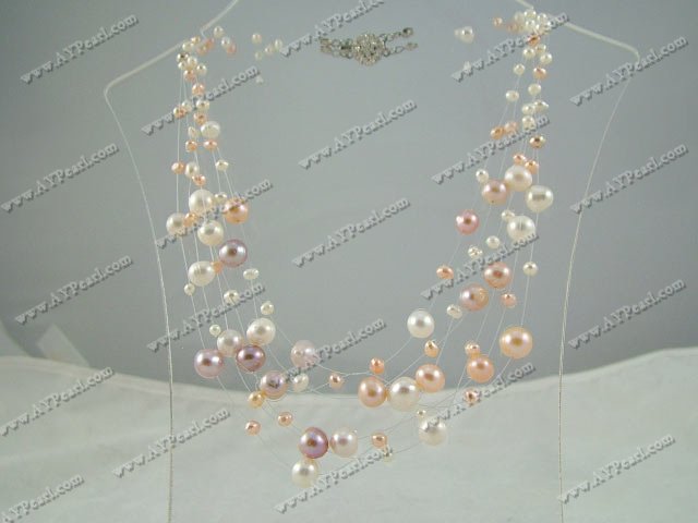 three colored pearl necklace