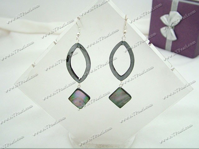 shell earrings