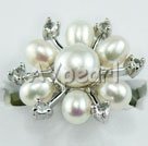 charm pearl ring