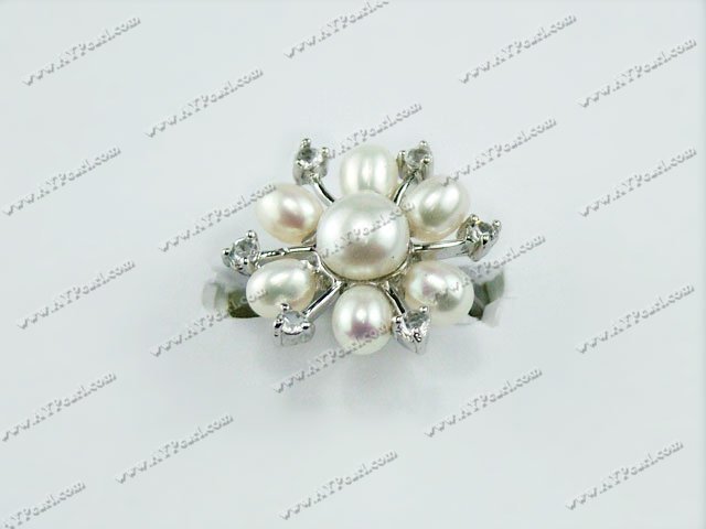 charm pearl ring