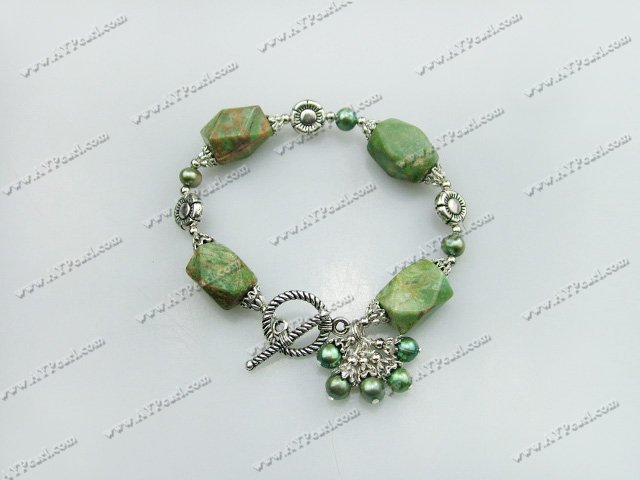 pearl and green jade bracelet