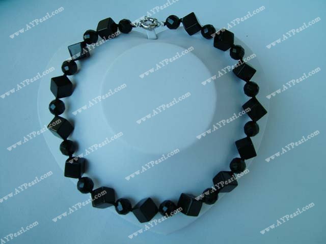 collar negro de ágata