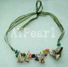 multi color y collar de conchas