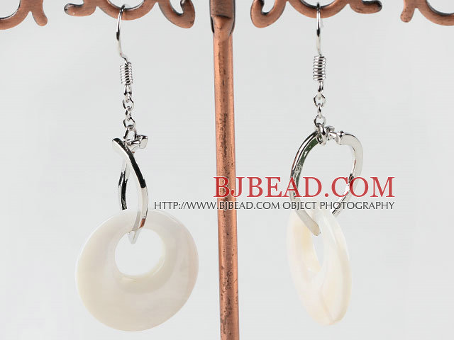 disc shape white lip shell earrings
