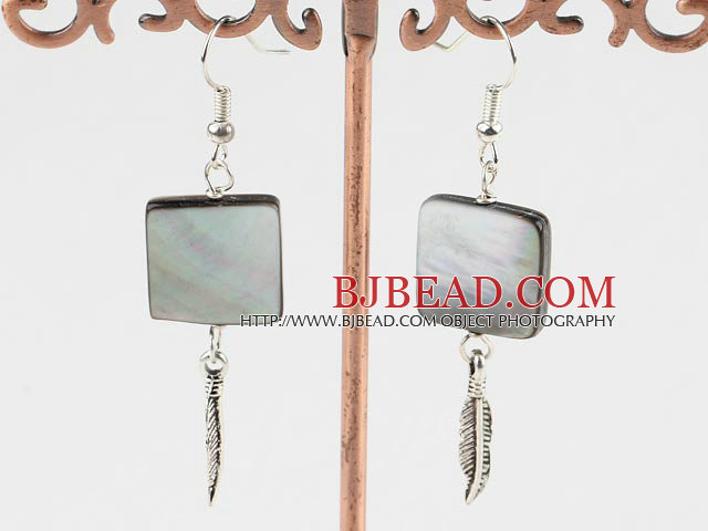 shell earring