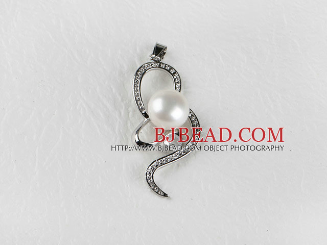 beautiful white fresh water pearl pendant( no chains)