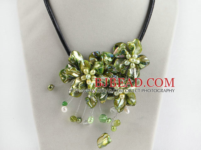beautiful 17.7 inches green pearl and shell flower necklace