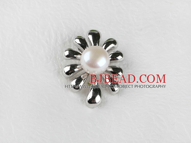 beautiful white fresh water pearl pendant ( no chains)
