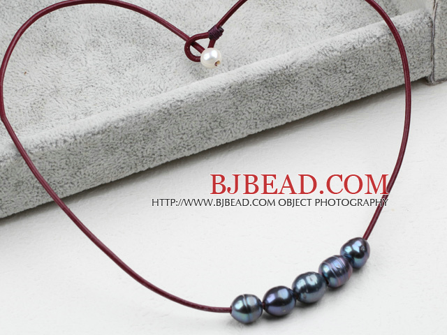 Simple Design Black FW Pearl Necklace with Red Leather