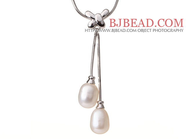 Elegant Style Natural 10-11mm Teardrop Shape White Freshwater Pearl Pendant Necklace with Flower Charm