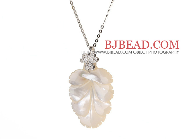 Elegant Style Leaf Shape Natural White Seashell Pearls Pendant Necklace with 925 Sterling Silver Chain