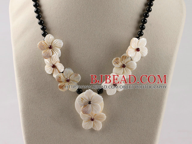 black agate and white shell flower necklace