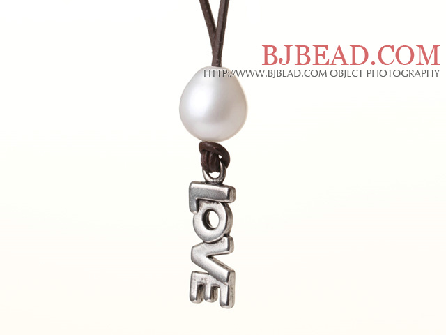 Simple Design White Freshwater Pearl Leather Necklace with Alloyed Love Letter Pendant
