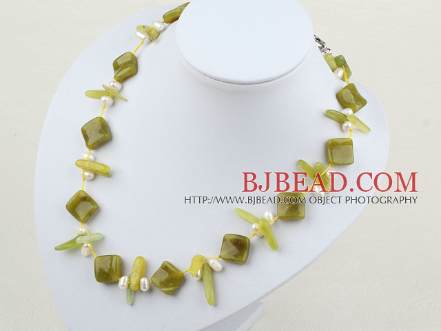17.5 inches white pearl and lemon jade necklace with moonlight clasp