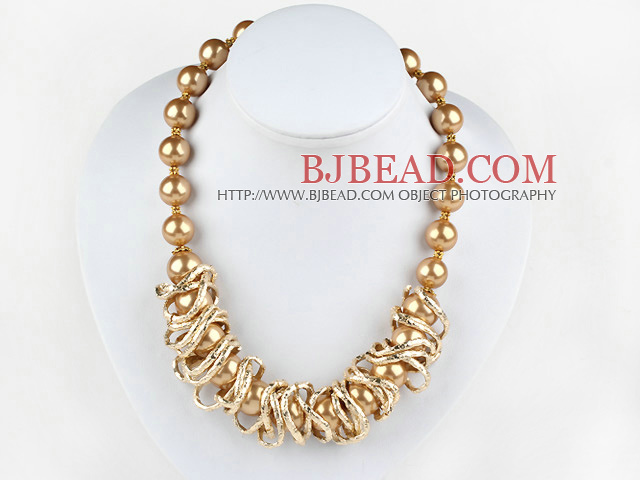 17.5 inches fashion seashell beads necklace with magnetic clasp