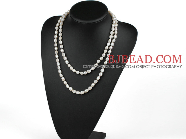 long style  white pearl necklace 