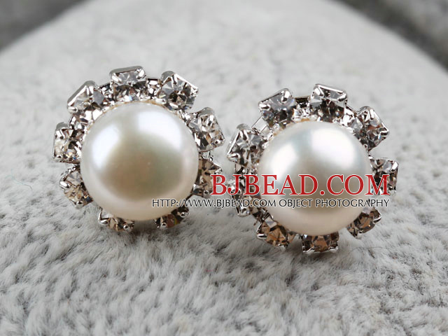 Classic Design Natural White Freshwater Pearl Studs with Rhinestone