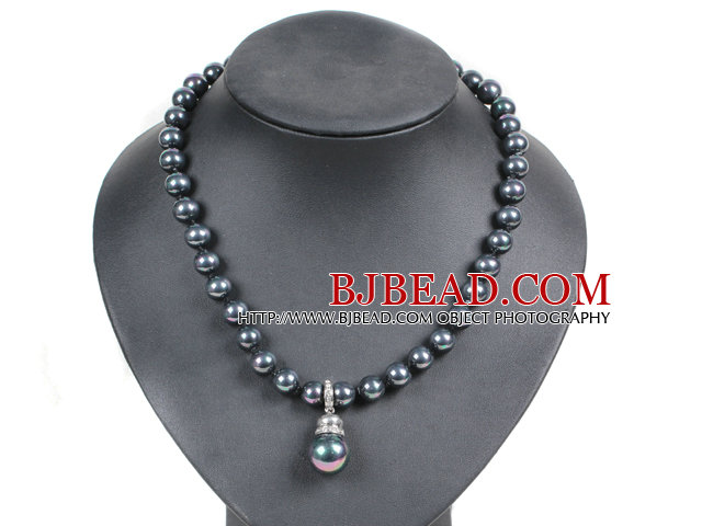 Graceful Black Seashell Beads Pendant Necklace With Heart Toggle Clasp
