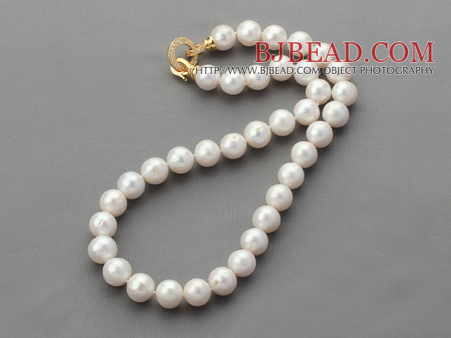 Classic Design 9-10mm Round White Freshwater Pearl Beaded Necklace with Gold Plated Clasp