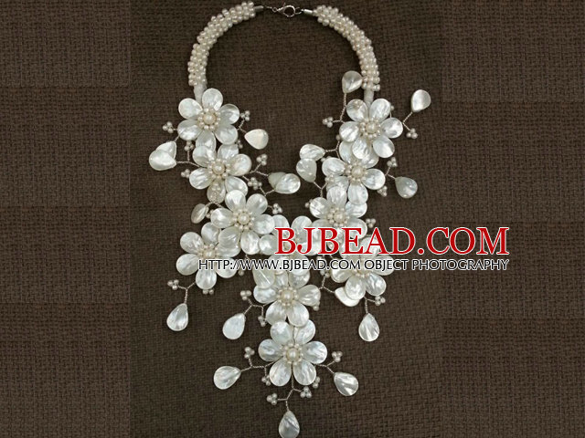 Fantastic Fashion Natural White Freshwater Pearl Shell Flower Statement Party Necklace