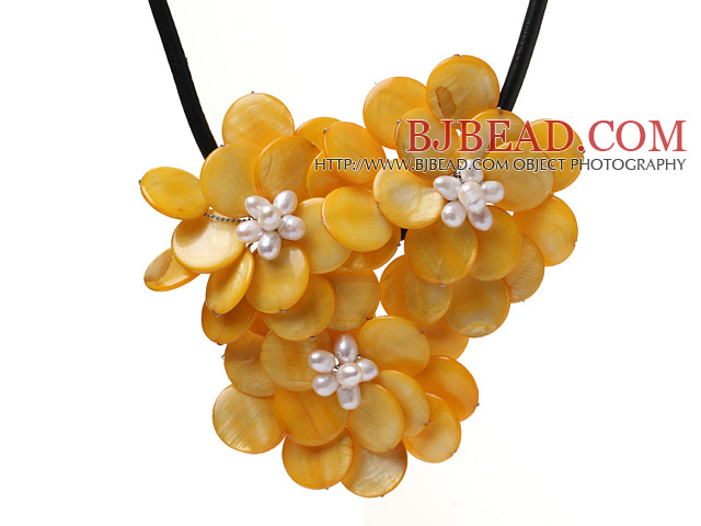 Elegant Layer Style White Freshwater Pearl And Yellow Round Disc Shell Flower Necklace With Black Leather
