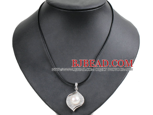 Simple Elegant Natural Big White Freshwater Pearl Alloyed Leaf Pendant Leather Necklace